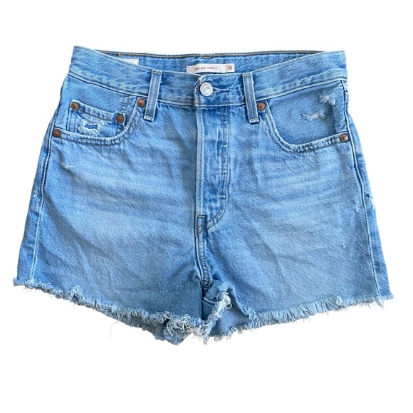 Levi’s Women’s Ribcage Denim Shorts Buttonfly Super High Rise Size 26 Distressed - Picture 3 of 13